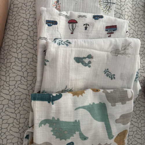 Muslin baby wraps like new, pack of 4 with fleece teddy bear