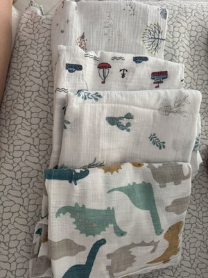Muslin baby wraps like new, pack of 4 with fleece teddy bear