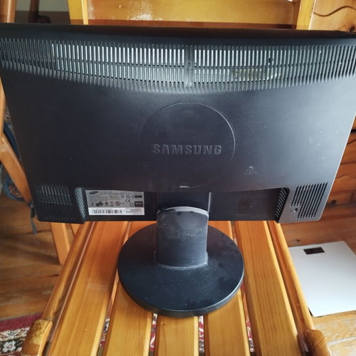 Samsung SyncMaster 2043SN 20-inch monitor used with screen burn