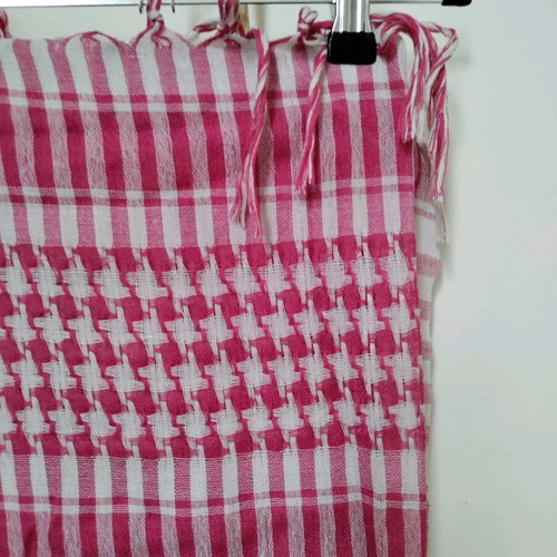 Pink scarf like new, dimensions 103x103
