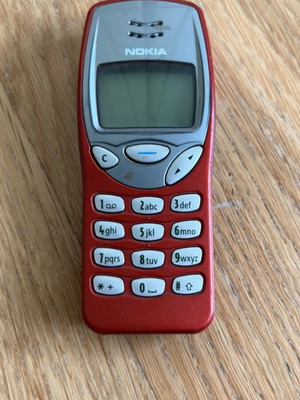 Nokia 3210 collectible cell phone like new, red