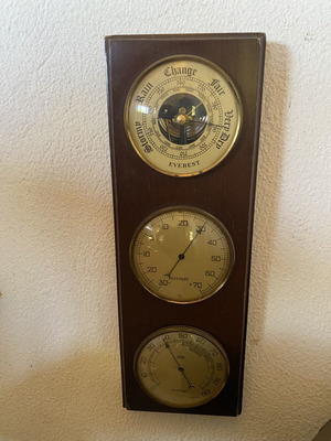 Collectible wooden altimeter, thermometer, and hygrometer wall set like new