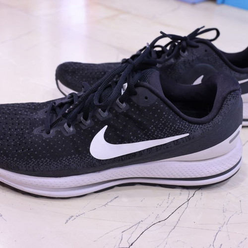 Nike Air Zoom Vomero 13 running shoes used, black/white, size EU 47