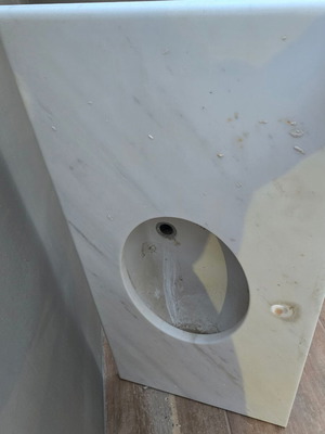 Νιπτήρας μπάνιου με λευκό μαρμάρινο πάγκο σαν καινούργιος, 1.25x0.60μ