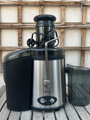 Izzy Juicer like new
