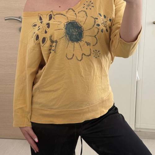 Attrattivo yellow blouse medium used with flower design