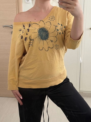 Attrattivo yellow blouse medium used with flower design