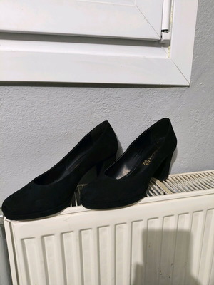 Stefania Black Pumps Size 38 Like New