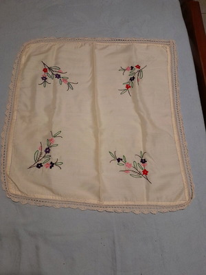 Handmade carre like new, dimensions 70x66