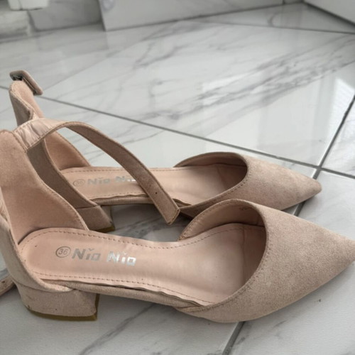 Beige pumps used size 36 with low heel and ankle strap