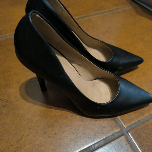 Shoes size 39 black pumps like new