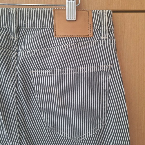 Cropped denim stripped jeans Pull & Bear size L 40 like new, black and white