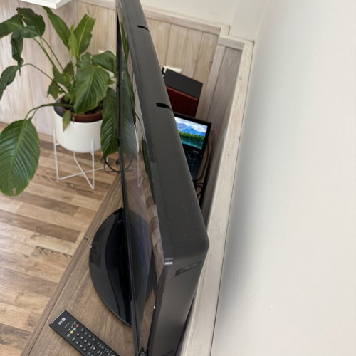 LG 32-Inch TV used, fully functional with remote