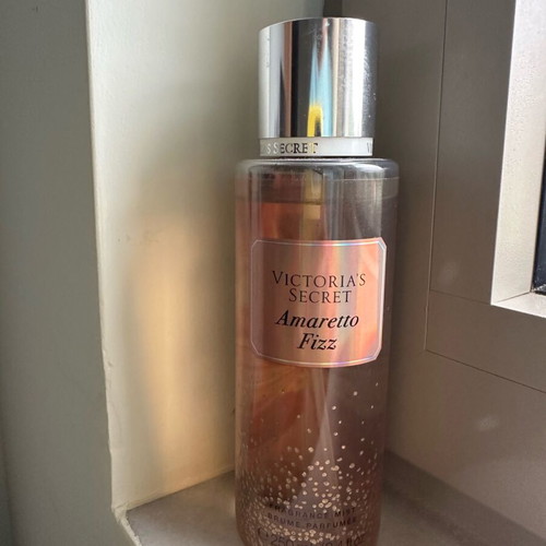 Victoria Secret Body Mist Amaretto Fizz 250 ml like new