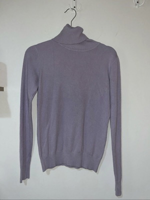 Lilac turtleneck thin sweater like new, size S