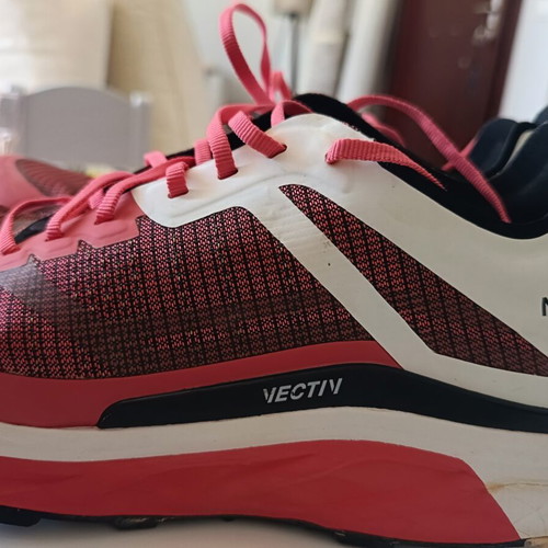 The North Face W VECTIV INFINITE trail running shoes like new, women size 40, white pink