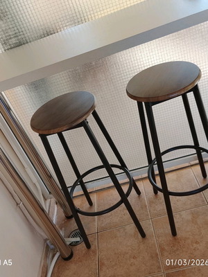 Πάσο με δύο ψηλά σκαμπο καινούργιο