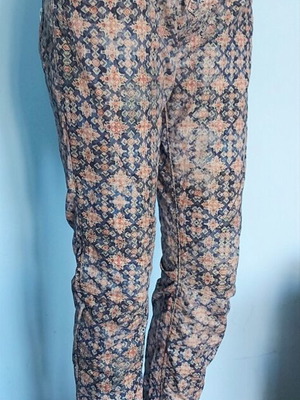 Please jeans used with floral print and leather emblem