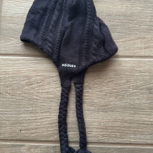 Adidas hat like new, black