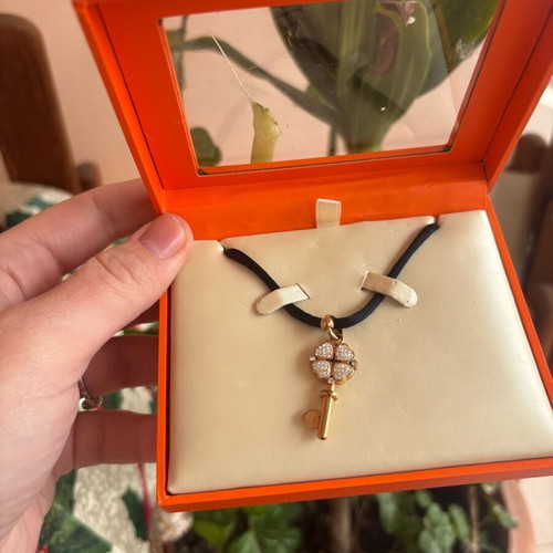Folli Follie Heart 4 Heart Necklace Four-Leaf Heart Key like new, gold tone