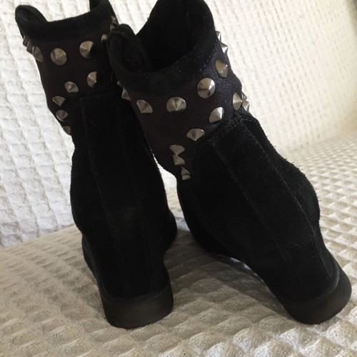 Ash suede ankle boots with fur and studs, size 37, black