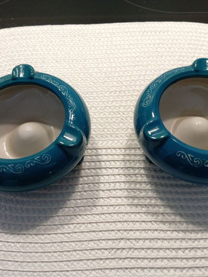 Porcelain ashtray set of 2 like new, antique style