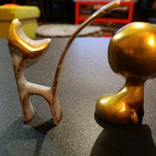 Bronze decorative miniatures like new, dog paperweight, cat with patina