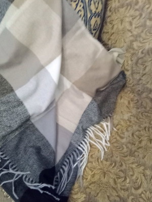 Large scarf in shades of gray, beige and white