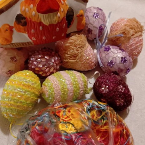 Basket with eggs and threads for egg dyeing like new