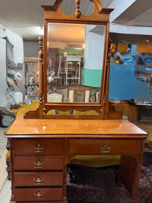 English Boudoir 1930-40 like new