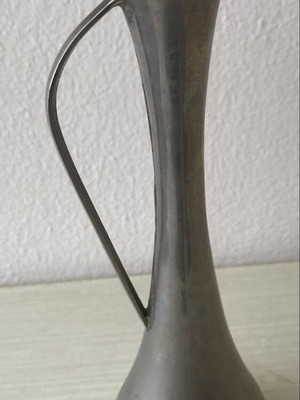 Metal vase like new
