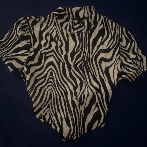 Zebre short-sleeve top with open back like new, size S