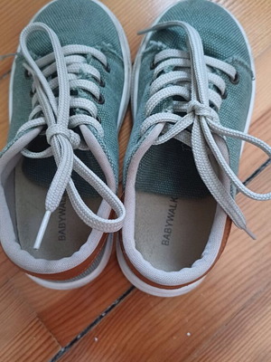 Babywalker shoes size 24 like new, casual mint with tan details