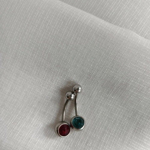Navel piercing like new, set of 2 with emerald and red stones