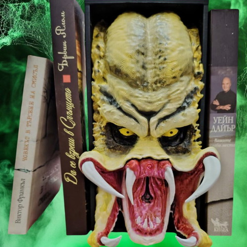 Book Nook Predator 3D printed new
