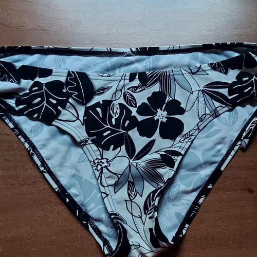 Raisins bikini bottom medium, black and white tropical floral