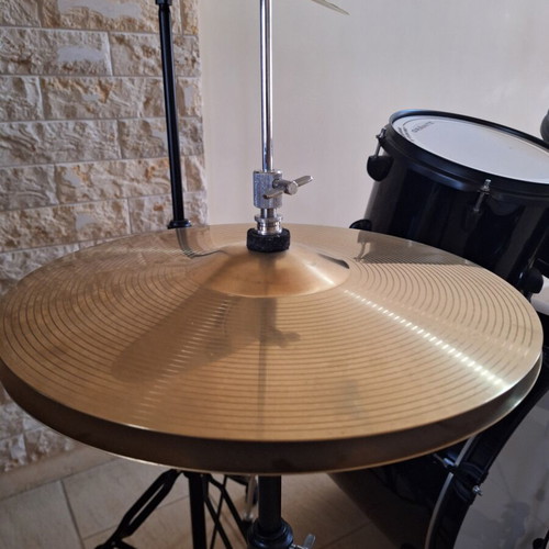 Granite Rock Beat Black Drum Set like new with cymbals and accessories