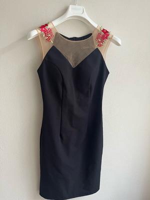 Modissimo dress slim fit like new, black with embroidery