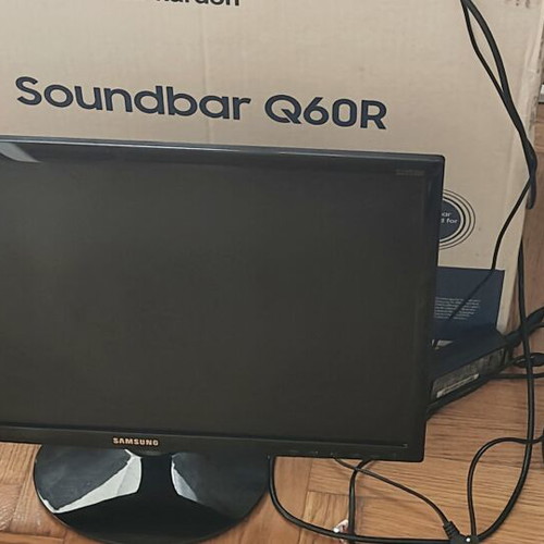 Samsung HW-Q60R Soundbar 5.1 with Wireless Subwoofer