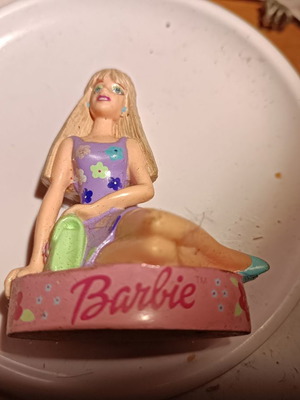 Barbie συλλεκτικό παιχνίδι μεταχειρισμένο από δεκαετία 90 σε θρόνο