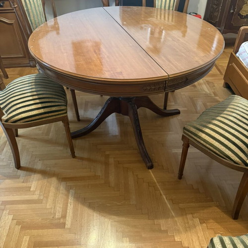 Classic wooden round dining table set with 6 chairs like new
