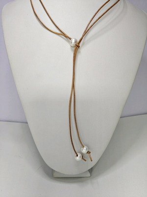 Necklace with real pearls and genuine leather cord new