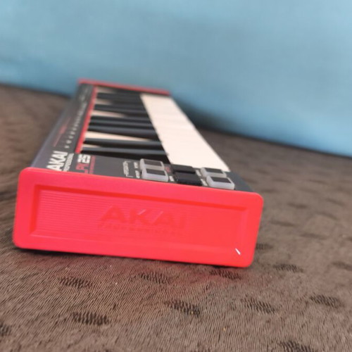 Akai LPK-25-MK2 midi keyboard like new