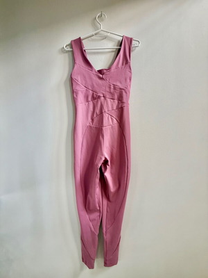 Ολόσωμη φόρμα γυμναστικής OYSHO αφόρετη size small ελαστική σε ροζ χρώμα