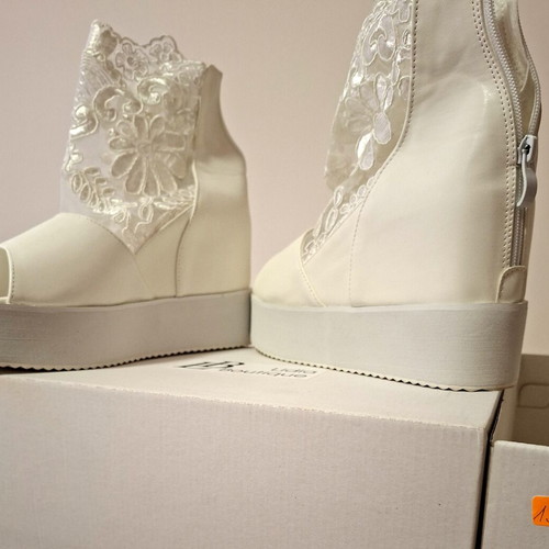 Wedding shoes new, leather and high-quality lace, size 39