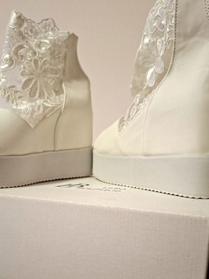 Wedding shoes new, leather and high-quality lace, size 39