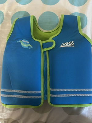 Zoggs children's life jacket used, for 2-3 years (15-18 kg)