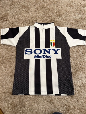 Juventus 1997 jersey used with Del Piero 10 name size S