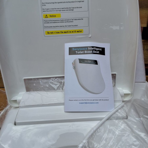 Smart toilet seat with bidet and heater