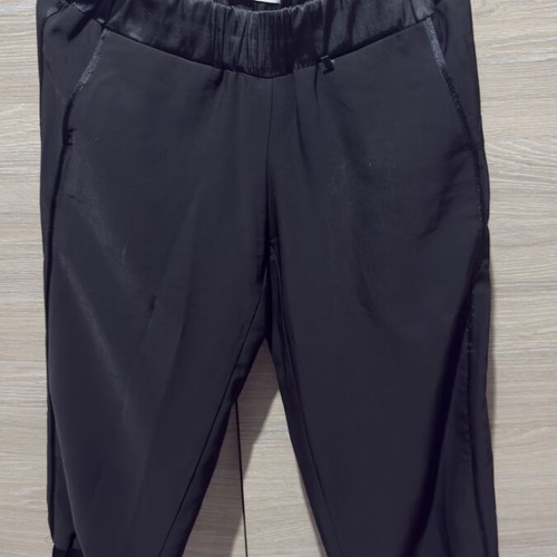 Black crepe fabric pants, size Medium